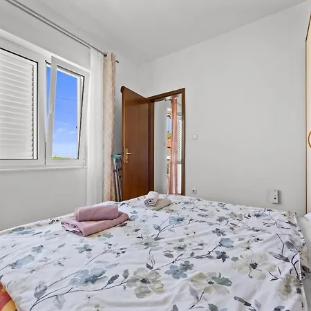 Nikolina Sea View *