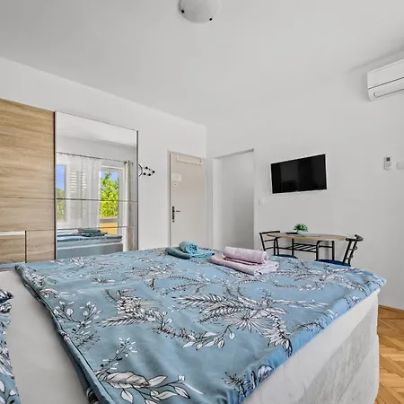 Nikolina Sea View 아파트
