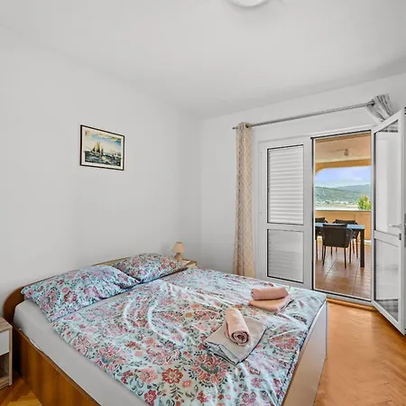 아파트 Nikolina Sea View *
