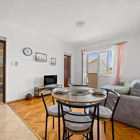 Nikolina Sea View Daire *