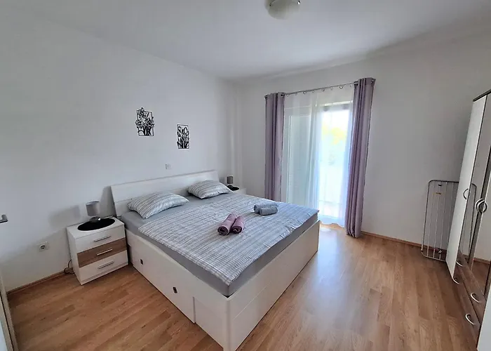 Daire Nikolina Sea View *