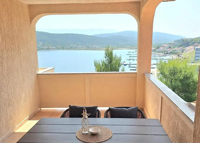 Daire Nikolina Sea View